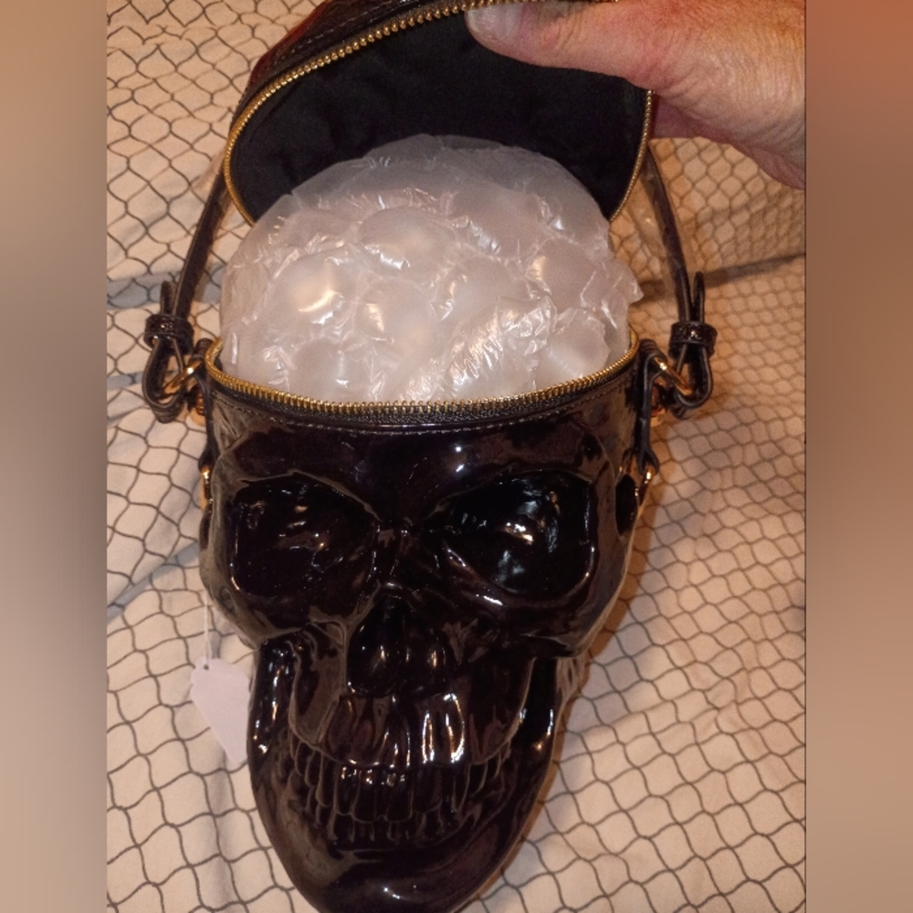 Skull Head Purse,Blk Patent Leather,NWT!crossbody or hand bag Goth Punk Biker - Picture 3 of 11